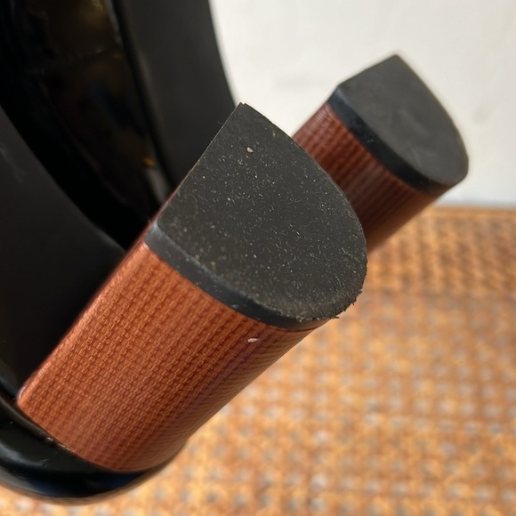 Anti Lu Patent Leather Pumps with Bow - Picture 9 of 9